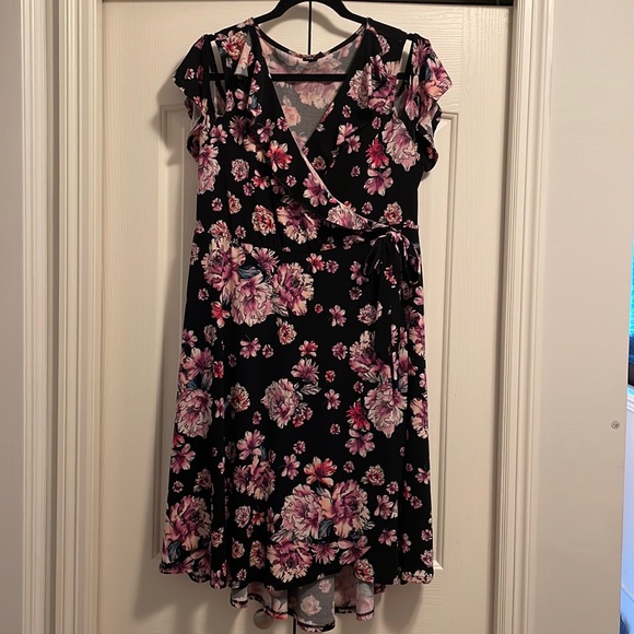 Torrid floral spring dress NWOT - Picture 2 of 8